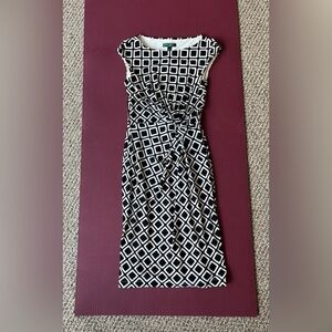 Ralph Lauren Woman’s Dress Size 4 Geometric Sleeveless Cap Sleeve Stretch Ruched